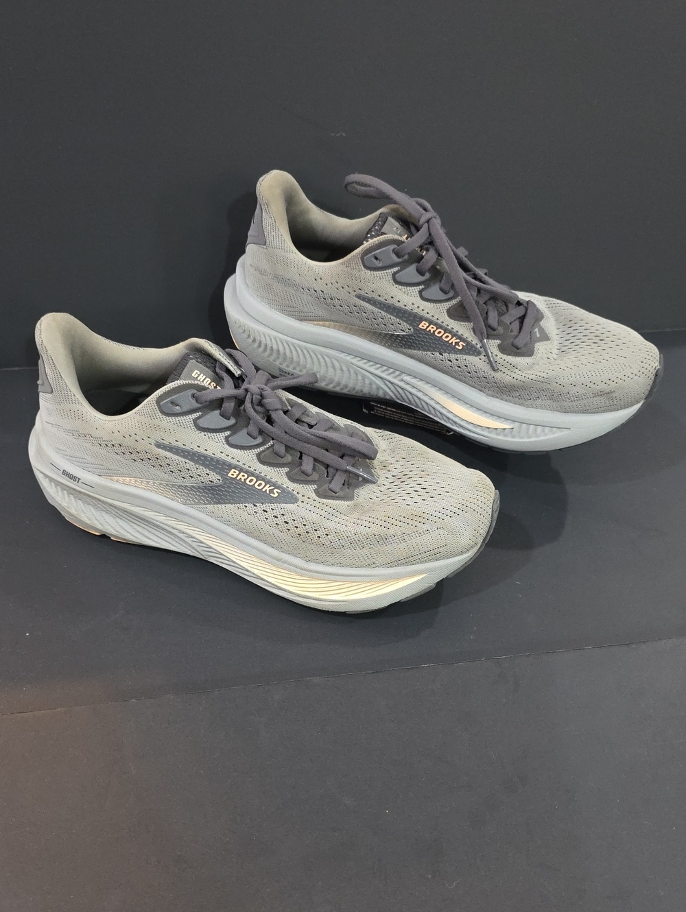 Brooks Ghost 17 Women's Running Shoes  Light Gray with Dark Gray Accents Size 10
